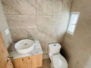 Venta de casa de 3 habitaciones en urbanización privada, Sur de Manta.