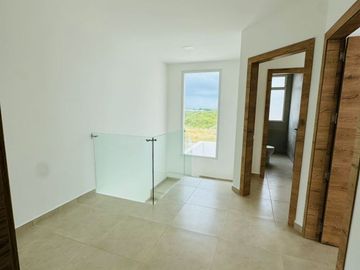 Venta de casa de 3 habitaciones en urbanización privada, Sur de Manta.