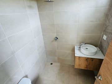 Venta de casa de 3 habitaciones en urbanización privada, Sur de Manta.