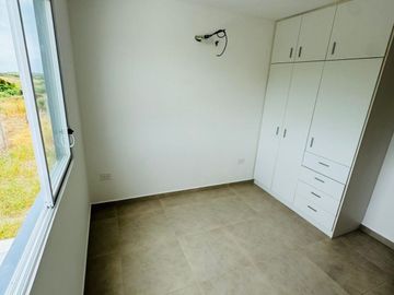 Venta de casa de 3 habitaciones en urbanización privada, Sur de Manta.