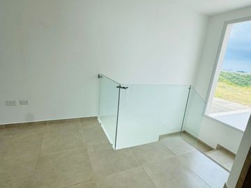 Venta de casa de 3 habitaciones en urbanización privada, Sur de Manta.