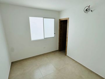 Venta de casa de 3 habitaciones en urbanización privada, Sur de Manta.