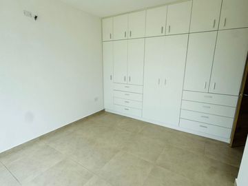 Venta de casa de 3 habitaciones en urbanización privada, Sur de Manta.