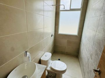 Venta de casa de 3 habitaciones en urbanización privada, Sur de Manta.