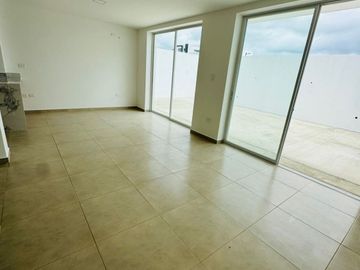 Venta de casa de 3 habitaciones en urbanización privada, Sur de Manta.