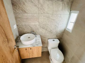 Venta de casa de 3 habitaciones en urbanización privada, Sur de Manta.