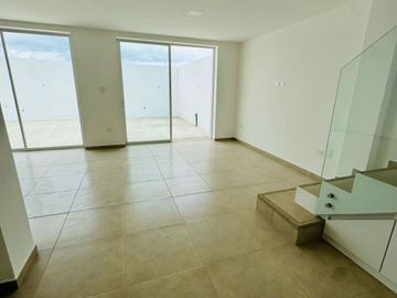Venta de casa de 3 habitaciones en urbanización privada, Sur de Manta.