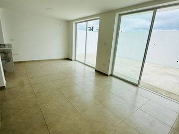 Venta de casa de 3 habitaciones en urbanización privada, Sur de Manta.