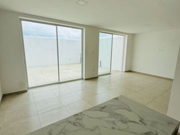 Venta de casa de 3 habitaciones en urbanización privada, Sur de Manta.