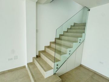Venta de casa de 3 habitaciones en urbanización privada, Sur de Manta.