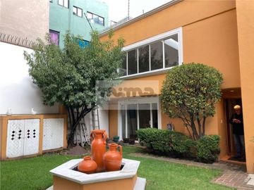 Casa en Venta en San José Insurgentes (Casa con Uso de Suelo)