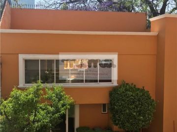 Casa en Venta en San José Insurgentes (Casa con Uso de Suelo)