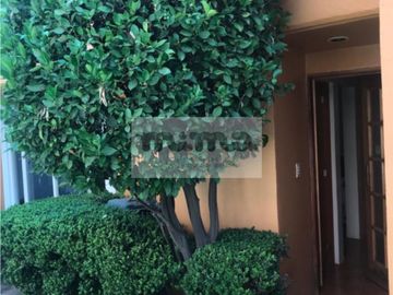 Casa en Venta en San José Insurgentes (Casa con Uso de Suelo)