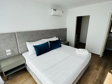 Venta de departamento amoblado de 3 habitaciones en urbanización Porto Manta.