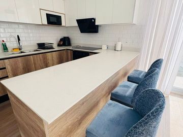 Venta de departamento amoblado de 3 habitaciones en urbanización Porto Manta.