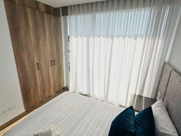 Venta de departamento amoblado de 3 habitaciones en urbanización Porto Manta.