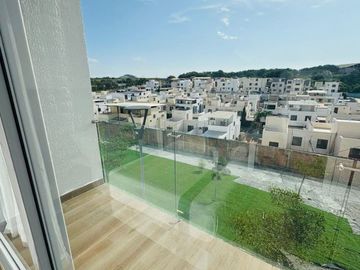 Venta de departamento amoblado de 3 habitaciones en urbanización Porto Manta.