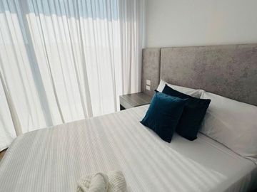 Venta de departamento amoblado de 3 habitaciones en urbanización Porto Manta.