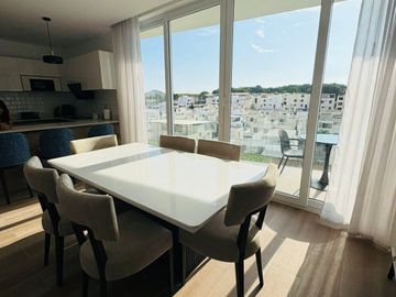 Venta de departamento amoblado de 3 habitaciones en urbanización Porto Manta.