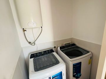 Venta de departamento amoblado de 3 habitaciones en urbanización Porto Manta.