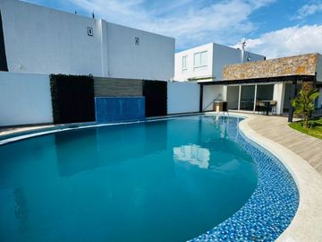 En venta Casa nueva amoblada en urbanización de Ruta Del Spondyllus en Manta.