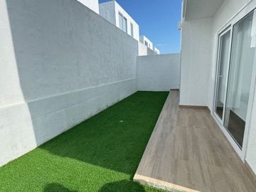 En venta Casa nueva amoblada en urbanización de Ruta Del Spondyllus en Manta.
