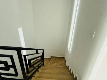 En venta Casa nueva amoblada en urbanización de Ruta Del Spondyllus en Manta.