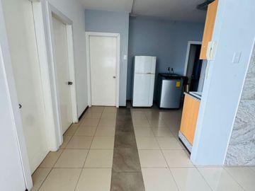 Venta de departamento de 2 habitaciones amoblado frente a Playa El Murciélago en Manta.