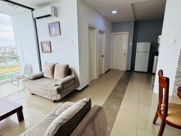 Venta de departamento de 2 habitaciones amoblado frente a Playa El Murciélago en Manta.