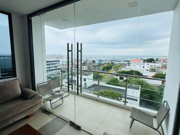 Venta de departamento de 2 habitaciones amoblado frente a Playa El Murciélago en Manta.