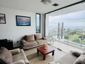 Venta de departamento de 2 habitaciones amoblado frente a Playa El Murciélago en Manta.