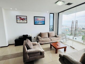 Venta de departamento de 2 habitaciones amoblado frente a Playa El Murciélago en Manta.