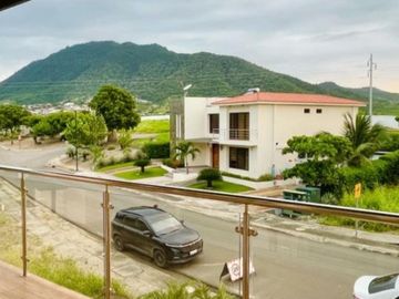 Venta de Casa amoblada de 4 habitaciones en Montecristi Golf Resort & Villas.