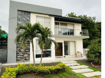 Venta de Casa amoblada de 4 habitaciones en Montecristi Golf Resort & Villas.
