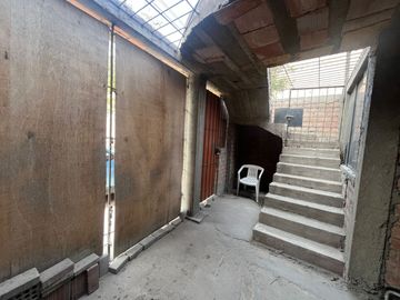 CASA EN VENTA - SAN ANTONIO DE CARAPONGO