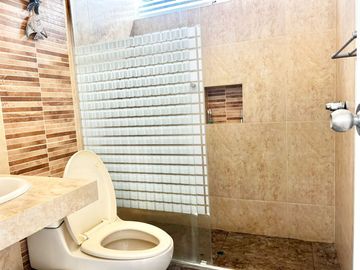 Invierte en Asia: Casa de Playa con 2 Piscinas y 5 Dormitorios
