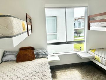 Invierte en Asia: Casa de Playa con 2 Piscinas y 5 Dormitorios