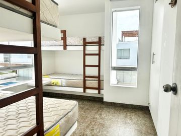 Invierte en Asia: Casa de Playa con 2 Piscinas y 5 Dormitorios