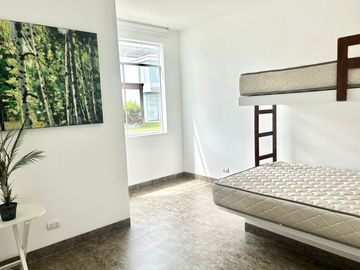 Invierte en Asia: Casa de Playa con 2 Piscinas y 5 Dormitorios