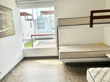 Invierte en Asia: Casa de Playa con 2 Piscinas y 5 Dormitorios
