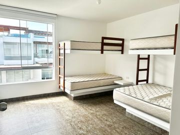 Invierte en Asia: Casa de Playa con 2 Piscinas y 5 Dormitorios