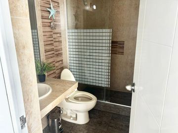 Invierte en Asia: Casa de Playa con 2 Piscinas y 5 Dormitorios