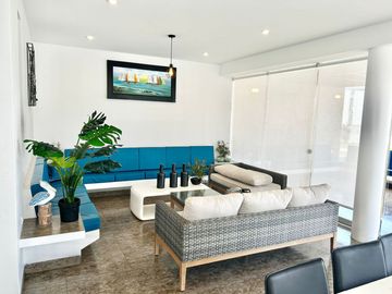 Invierte en Asia: Casa de Playa con 2 Piscinas y 5 Dormitorios