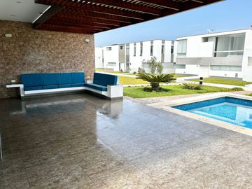 Invierte en Asia: Casa de Playa con 2 Piscinas y 5 Dormitorios