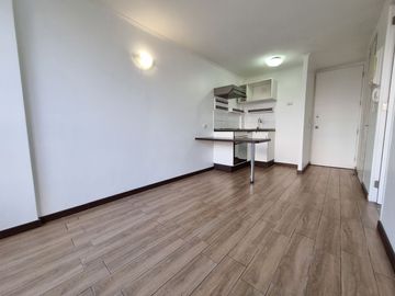Oportunidad de Inversión, Vende Depto. 1 dormitorio con Estacionamiento y Bodega.