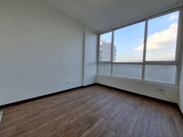 Oportunidad de Inversión, Vende Depto. 1 dormitorio con Estacionamiento y Bodega.