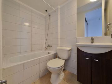 Oportunidad de Inversión, Vende Depto. 1 dormitorio con Estacionamiento y Bodega.