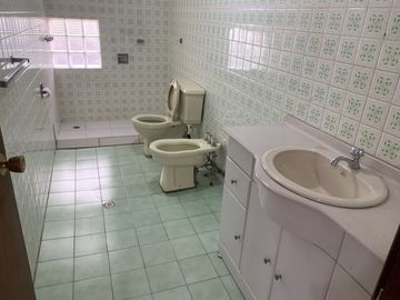 Casa rentera de venta sector la pradera con local comercial