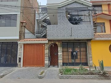 1136707 🏡 Gran Oportunidad De Inversión En Los Olivos – Casa De 4 Pisos Frente A Parque
