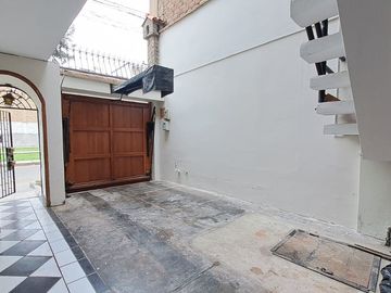 1136707 🏡 Gran Oportunidad De Inversión En Los Olivos – Casa De 4 Pisos Frente A Parque